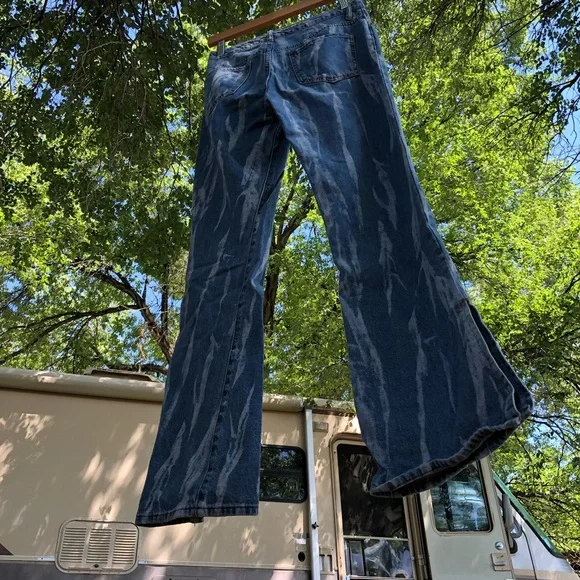 High Waisted Bootcut Bleached Jeans - Picture 8 of 8